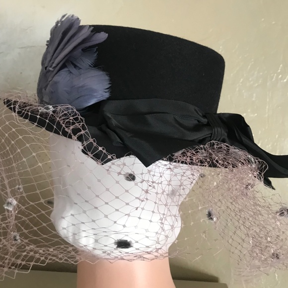 DRAMATIC VINTAGE BLACK FELT FEDORA - PURPLE FEATHER TRIM & WINGS + DOTTED VEIL - Picture 3 of 11